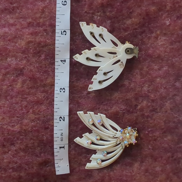 West German vintage plastic climbing/cascading earrings w/ rainbow rhinestones - Picture 9 of 10